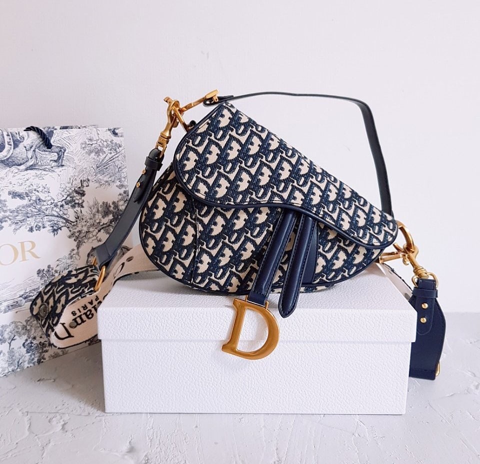 💕 디* 고급 오블리크 클래식 네이비 미듐 새들백 (특가)