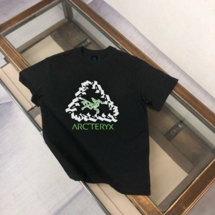 💕 아**** 그린 삼각로고 반팔티