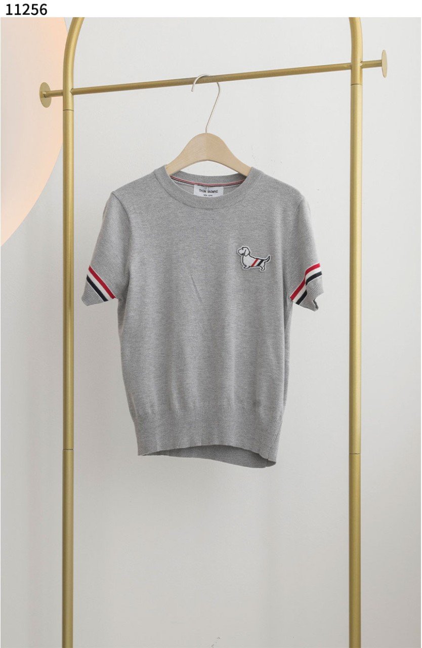 #톰브라운 [Thom Browne] 톰브라운 퍼피 반팔 니트  신상입고💢 #상의 #니트 #11256