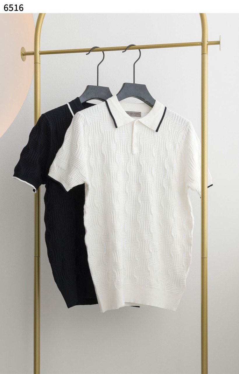 #보테가베네타 [BOTTEGA VENETA] 엠보 패턴 배색 카라티 신상입고💢 #상의 #니트 #6516