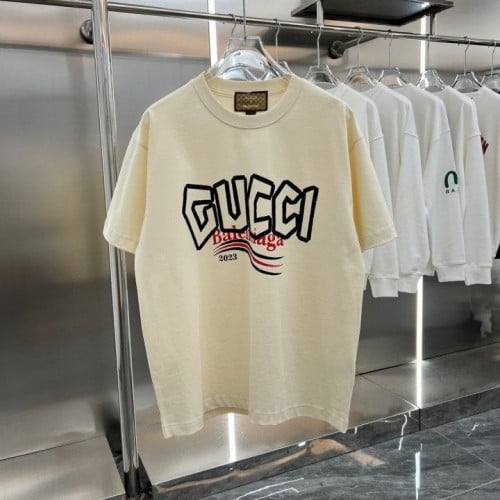 💕 구* X 발**** 콜라보 반팔 티셔츠