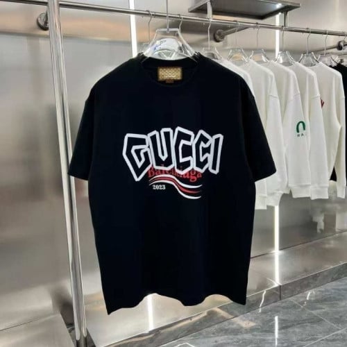 💕 구* X 발**** 콜라보 반팔 티셔츠