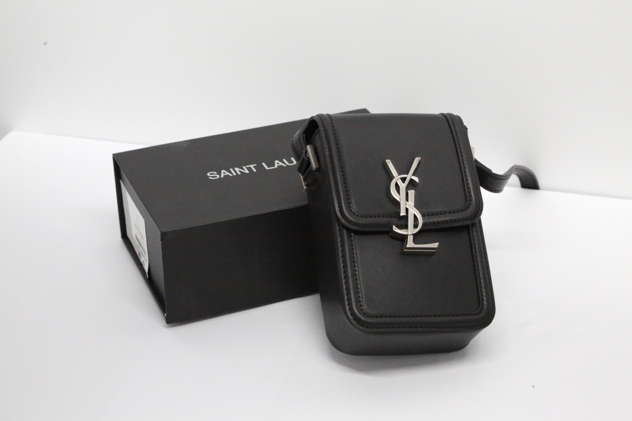 ✨생로랑 YSL 실버 스틸 로고 래더 크로스백✨