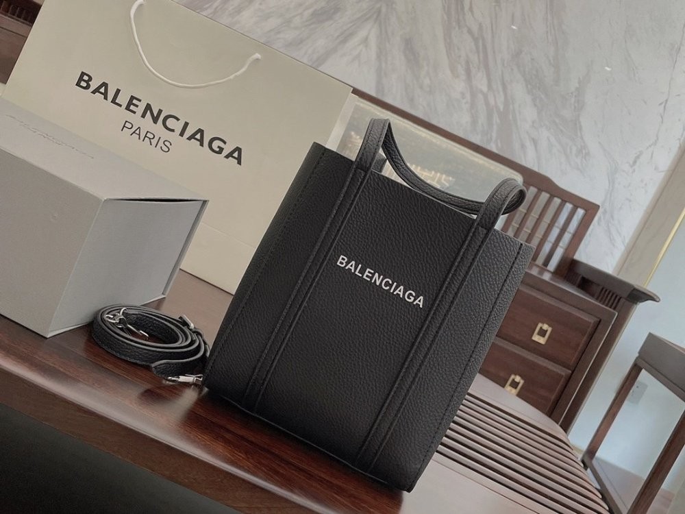 Balenciaga ✅