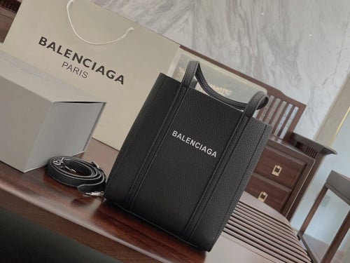 Balenciaga ✅