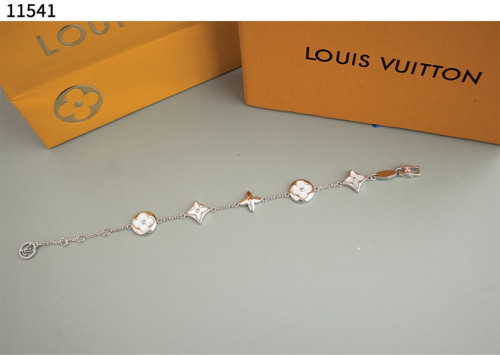 #루이비통 [Louis Vuitton] 컬러 블라썸 BB 멀티-모티프 팔찌 신상입고💢 #팔찌 #11541