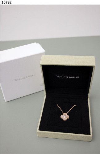 UM #반클리프 아펠 [Van Cleef & Arpels] 반클리프 아펠 홀리데이 빈티지 알함브라 목걸이 신상입고💢 #목걸이 #10792