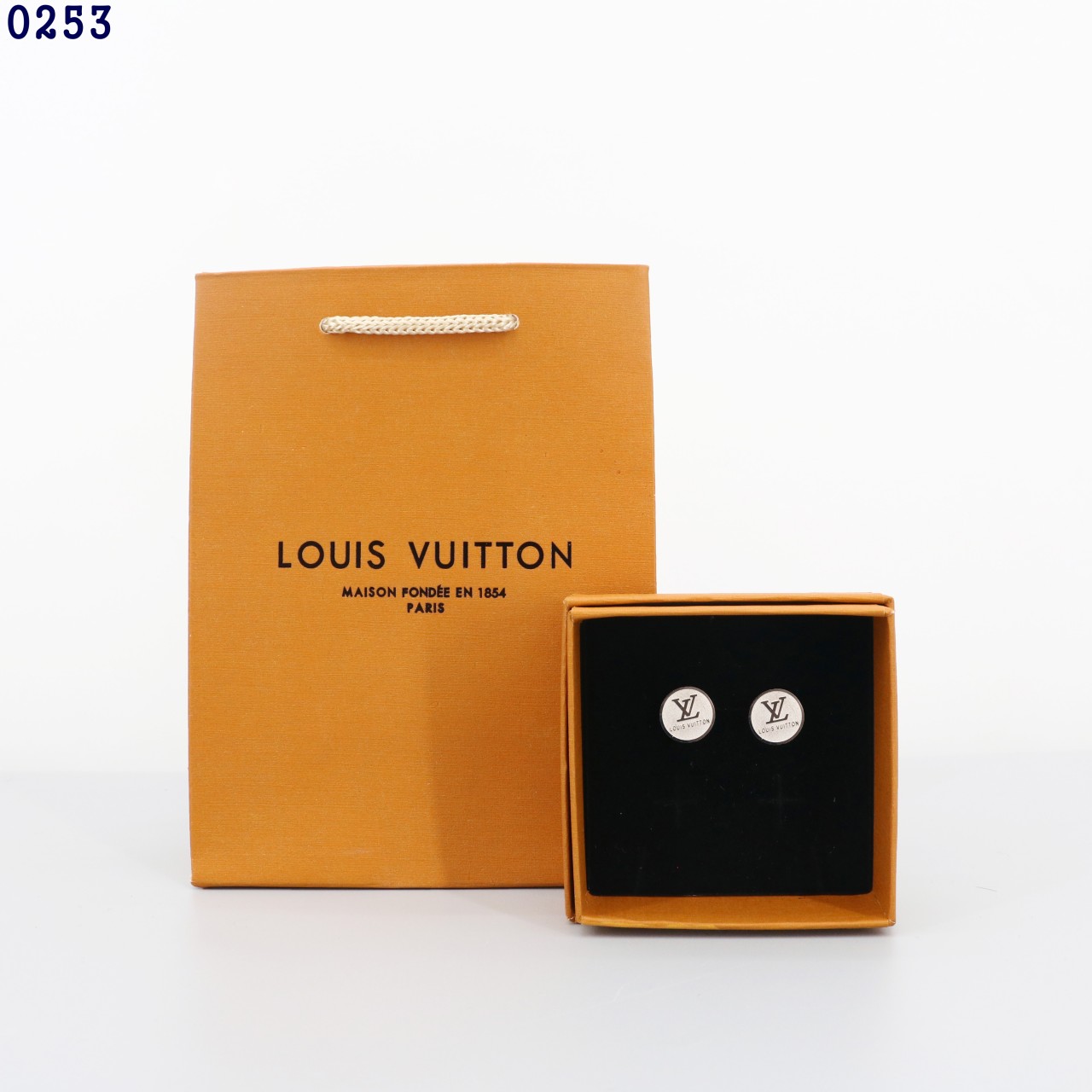 👹루이*통 메탈 무광 로고 귀걸이 실버👹