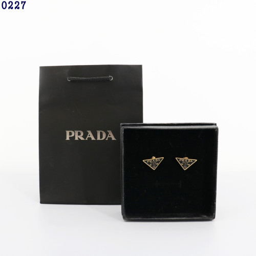 👹프*다 삼각로고 메탈 스터드 귀걸이👹