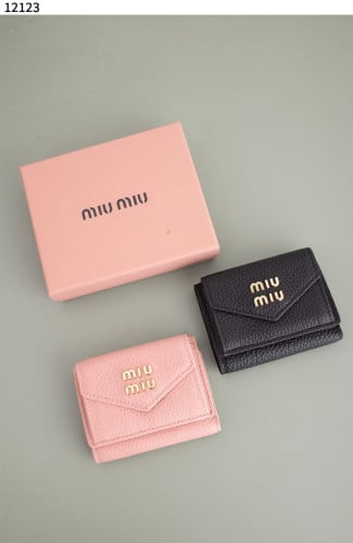 #미우미우 [MIU MIU] 가죽 반지갑 신상입고💢 #지갑 #12123