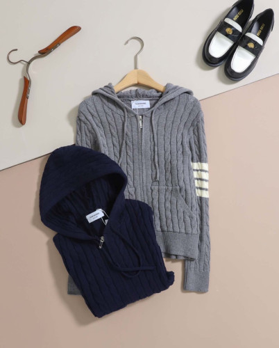 #톰브라운 [ THOM ] 수입 4-바 스트라이프 니트 후드 집업 입고💢 #여성상의 #집업자켓