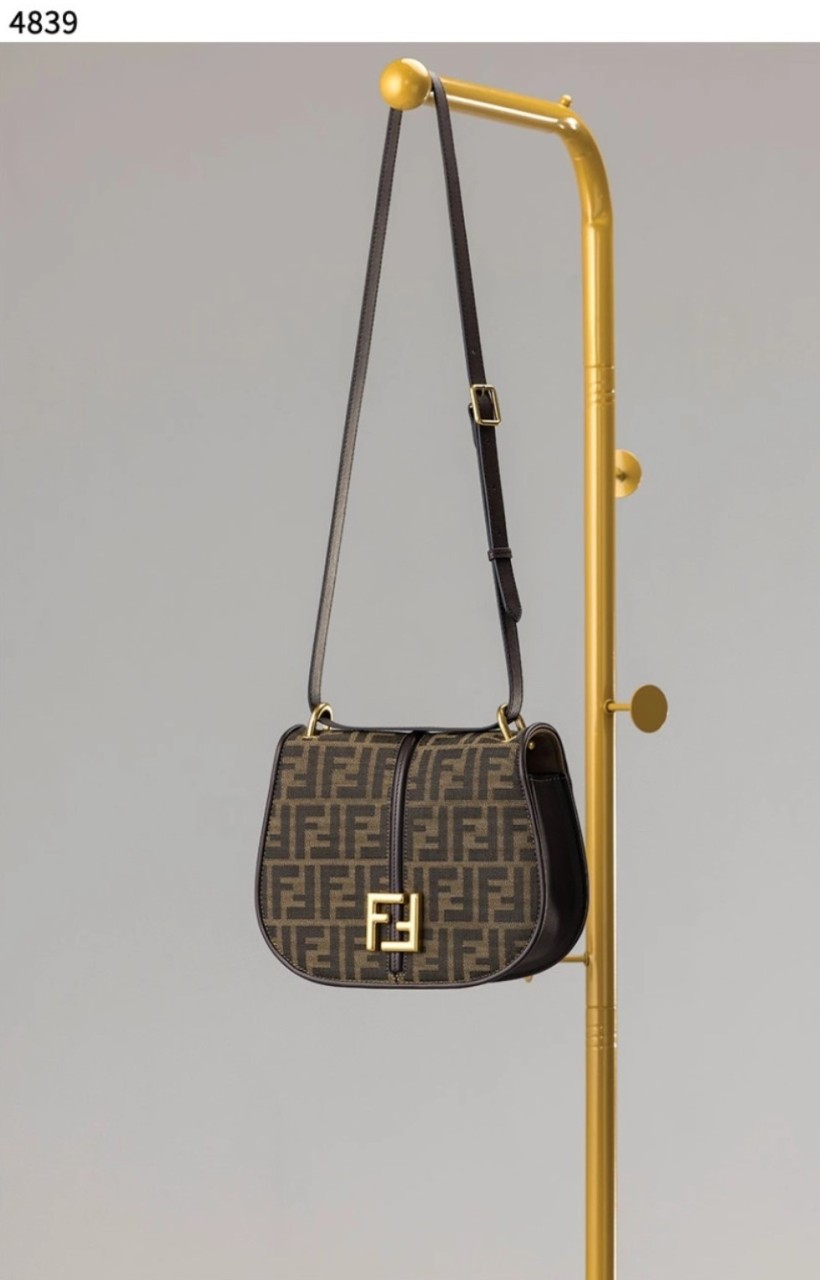 #펜디 [FENDI] 수입프리미엄급 커'몬 미디엄 백 신상 입고💢 #태그 #가방 #4839