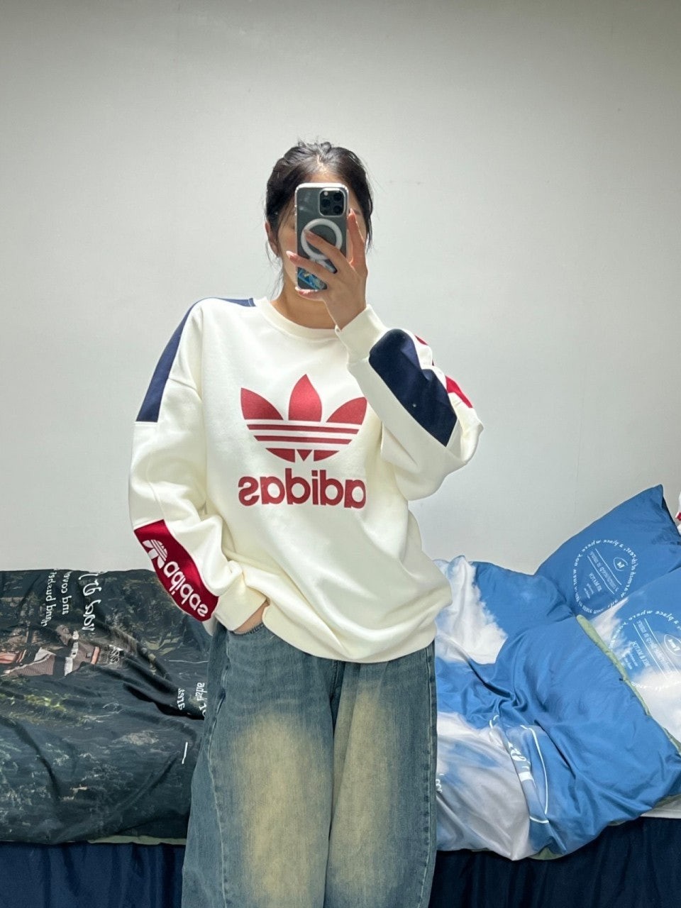 💕 아*** 배색 소매자수 맨투맨 (두툼)