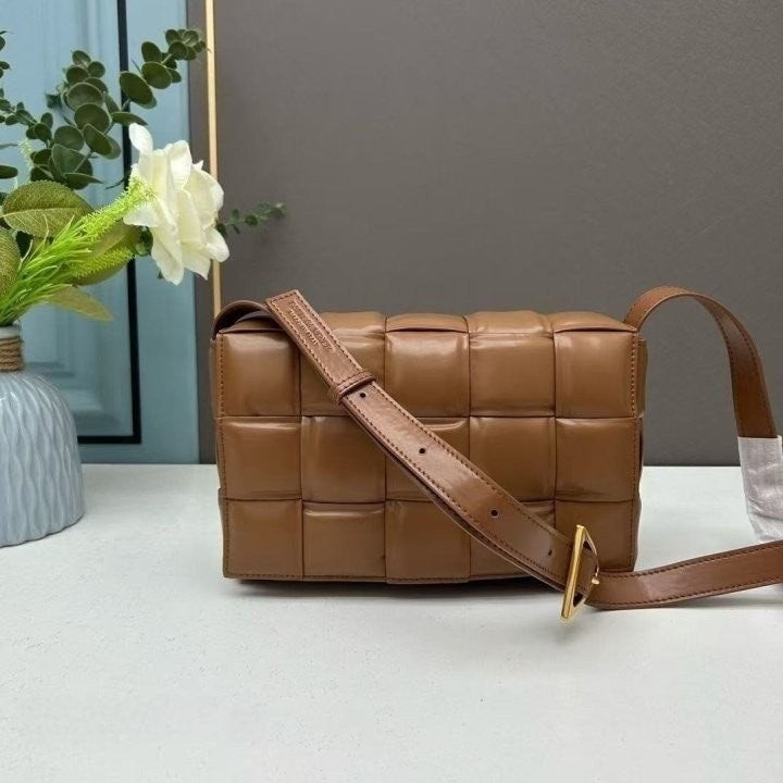 💕 보** 패디드 카세트백