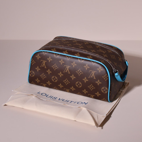 ✨루이비통 돕키트 토일렛 파우치 ✨