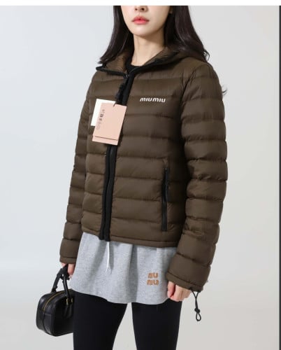 #미우미우 [ miu ] 수입 라이트 폰지 다운 후드 재킷 입고💢 #여성상의 #패딩자켓