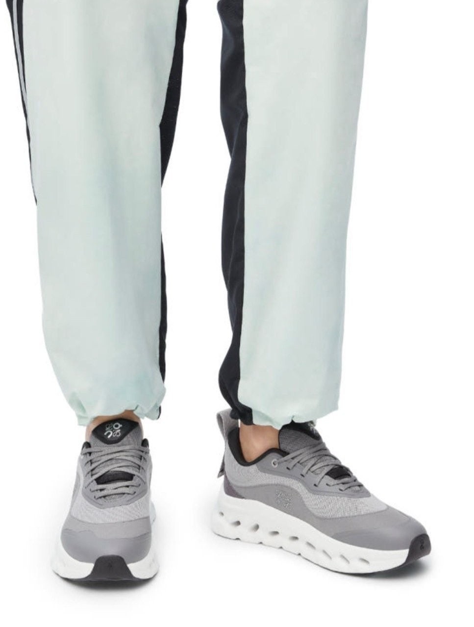 💕 로** x 온 러닝 클라우드틸트 2.0 블랙 화이트