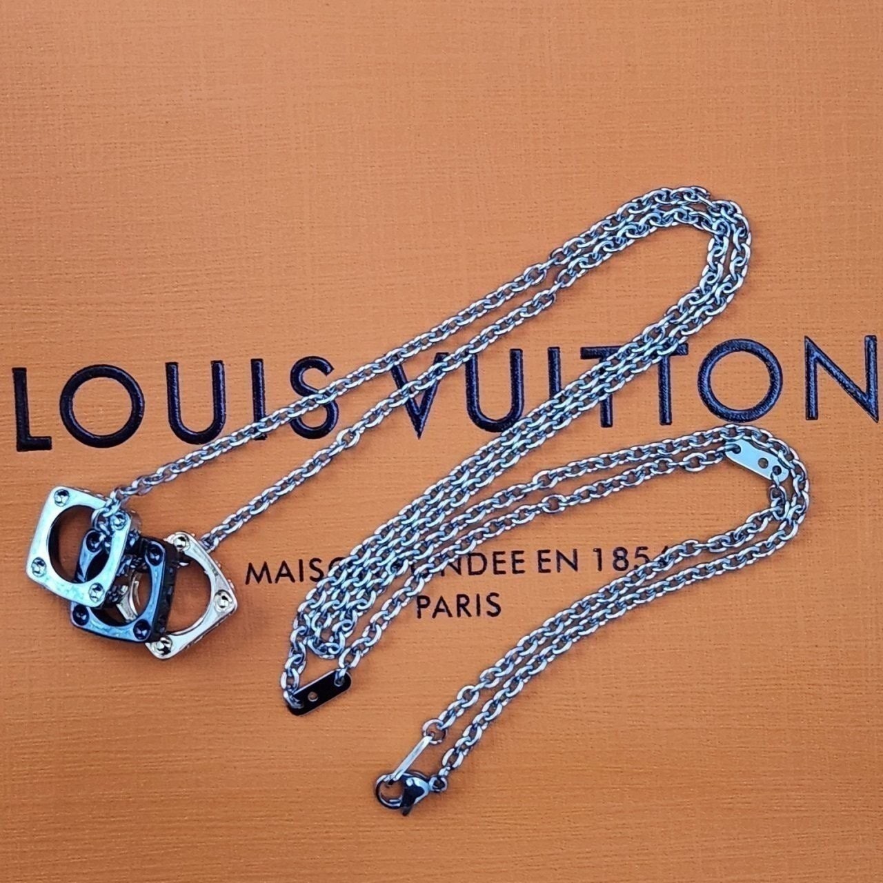 💕 [458번] 루* 모노그램 볼트 목걸이