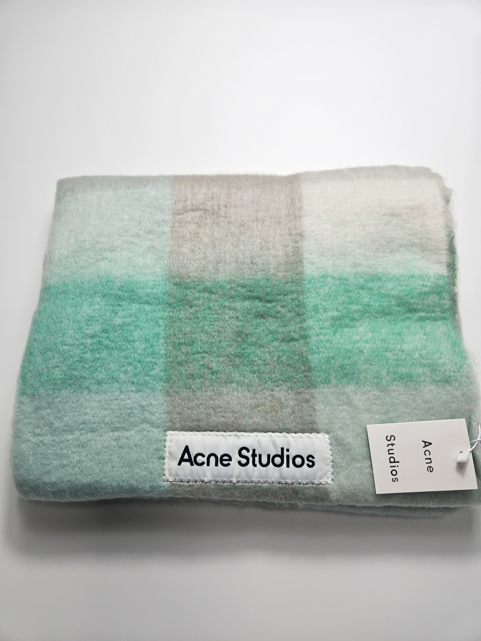 아크네 체크 머플러