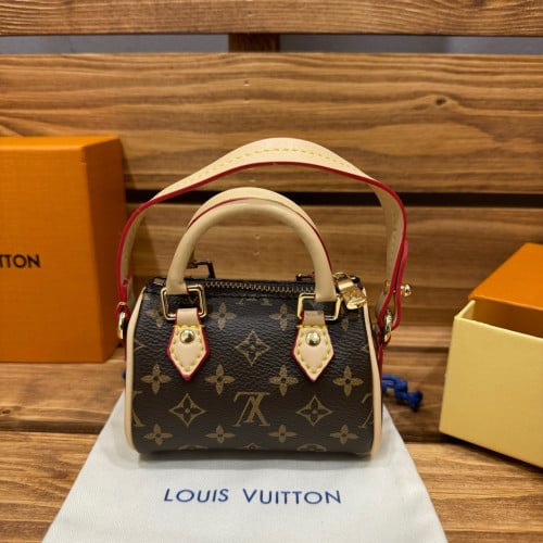 🤴🏻  #루비통 (L.V) 스피디 모노그램 백참 키 홀더🤴🏻