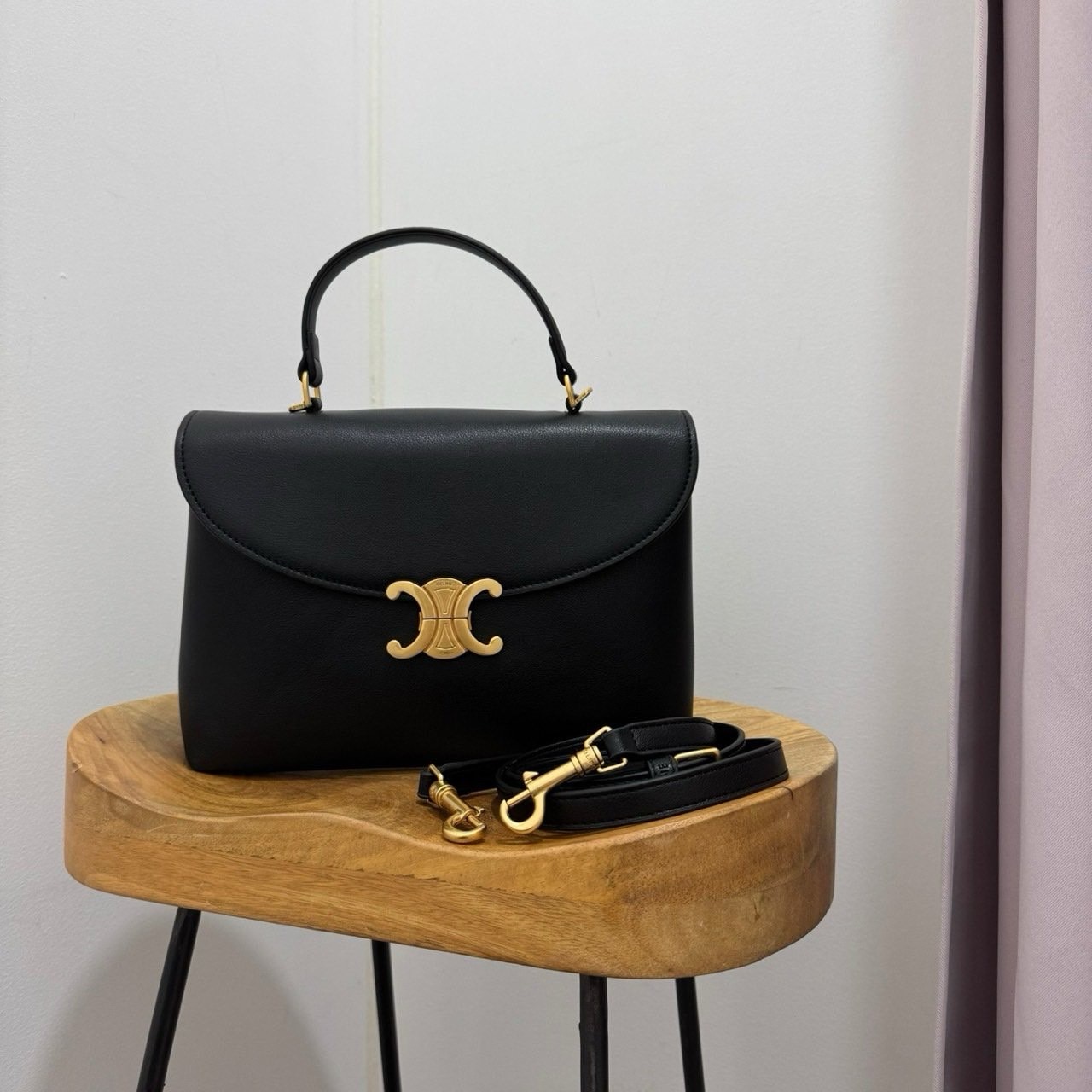 🤴🏻  #셀린느  미디엄 니노백 🤴🏻