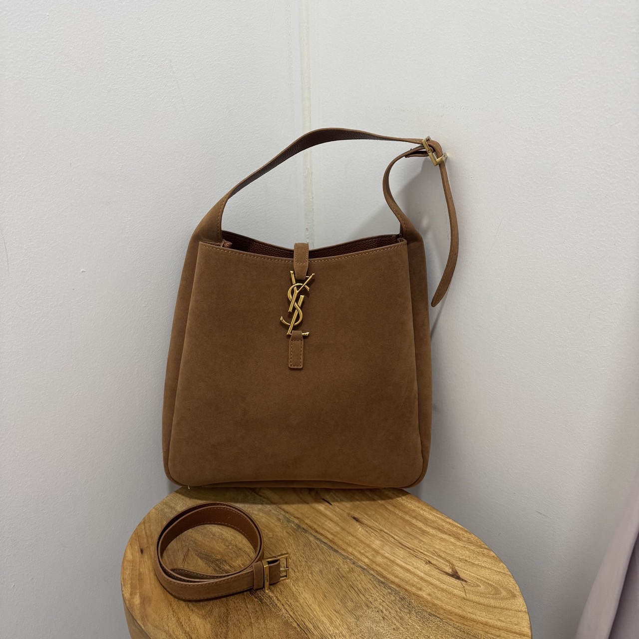 🤴🏻  #입생 YSL 스웨이드 숄더백🤴🏻신상 입고🤴🏻