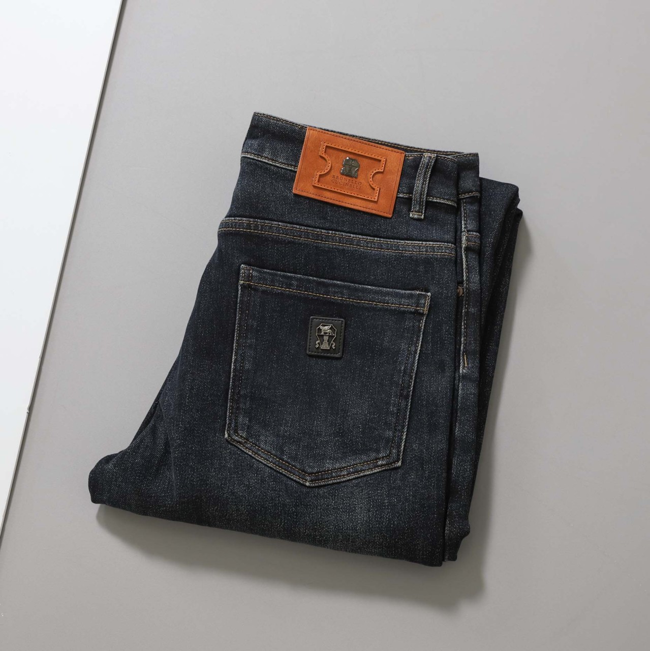 #브루넬로쿠치넬리 [ B*unello Cucinell ] 오렌지탭 기모 워시 데님 팬츠 입고 💢 #남성하의 #청바지