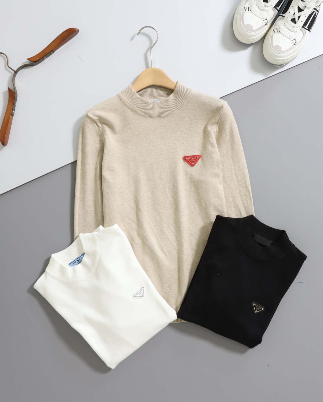 #프라다 [ P*ADA ] 삼각로고 하프넥 니트 스웨터 입고💢 #남성상의 #니트스웨터