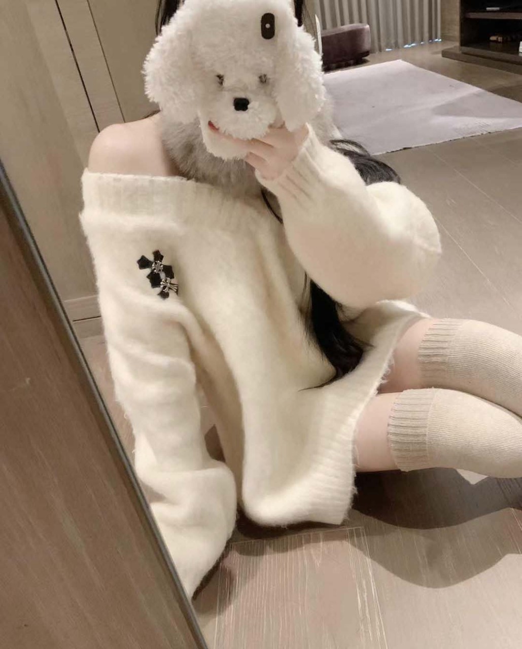 #크롬하츠 [ CHROME ] 수입 로고 레더패치 헤어리 브이넥 스웨터 입고💢 #여성상의 #스웨터