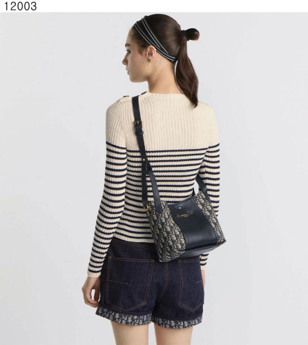 #디올 [Christian Dior] 수입프리미엄급 디올 Signature 스몰 버킷백 신상 입고💢 #태그 #가방 #12003