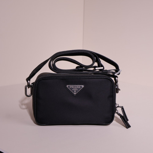 ✨프라다 브리크 리나일론 및 사피아노 가죽 백 ✨