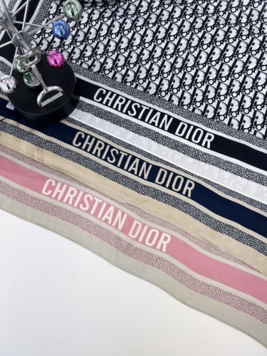 #Q #디올 스퀘어 스카프