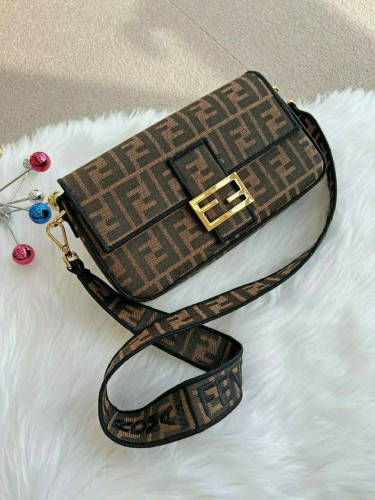 #Q #펜디 바게트백