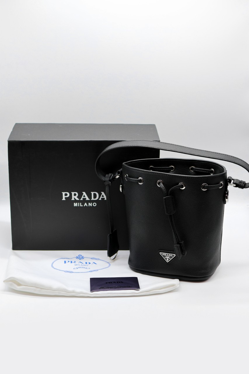#PA #프라다 25시즌 삼각로고 버킷백