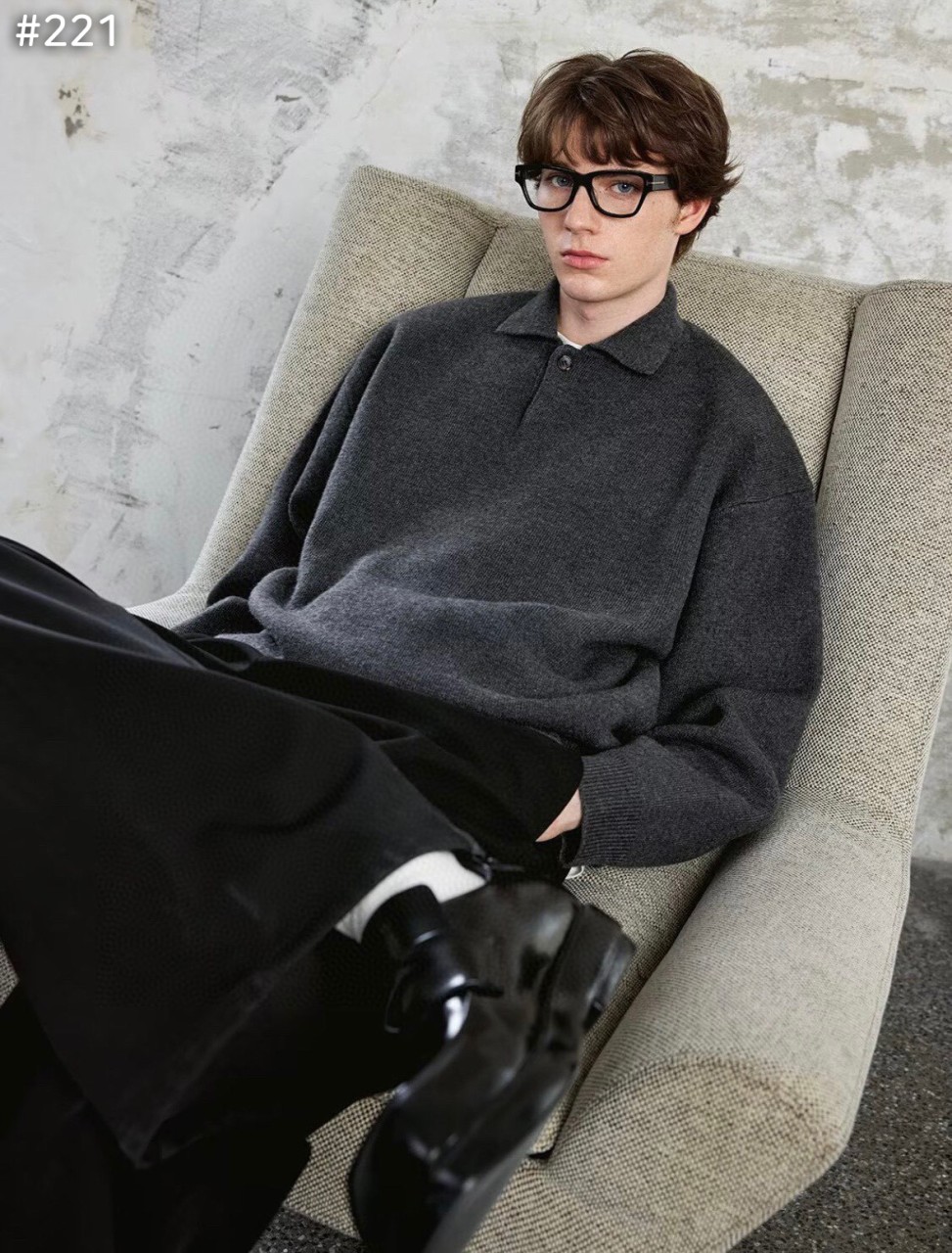 #발렌시아가 원 버튼 카라 니트 스웨터