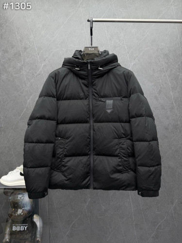 #프라다 파리스 트라이앵글 탭 후드 다운 자켓