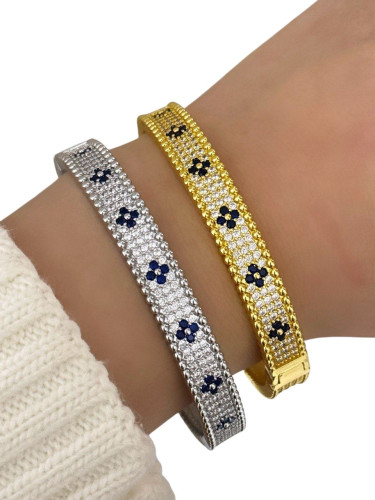 반클리프 펄리 클로버 브레이슬릿 미디엄 모델(