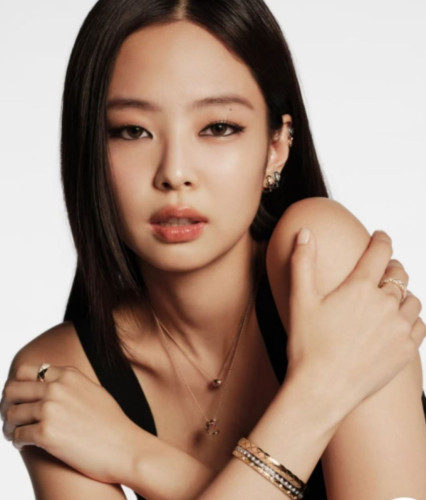 샤넬의 코코 크러쉬 제니 목걸이