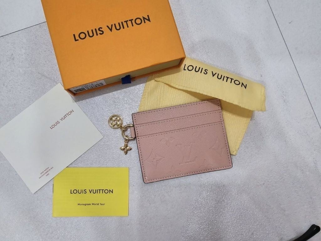 루이비통 참 홀더 핑크 카드지갑