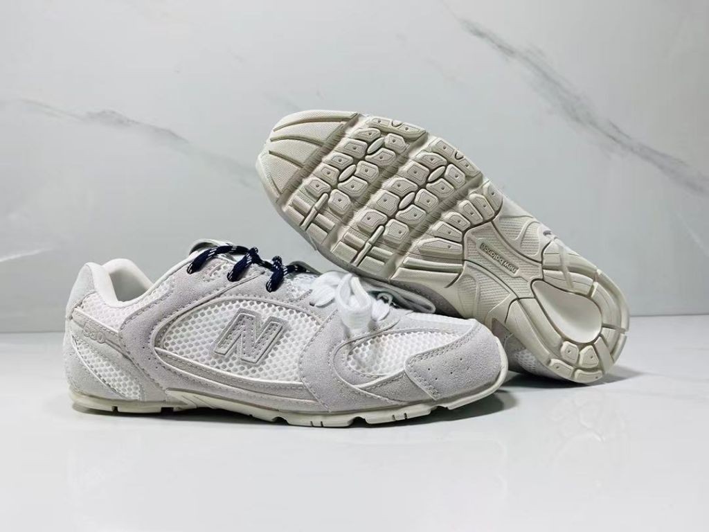 미우미우 X 뉴발란스 콜라보 UM01 530 스웨이드 메쉬 화이트 스니커즈