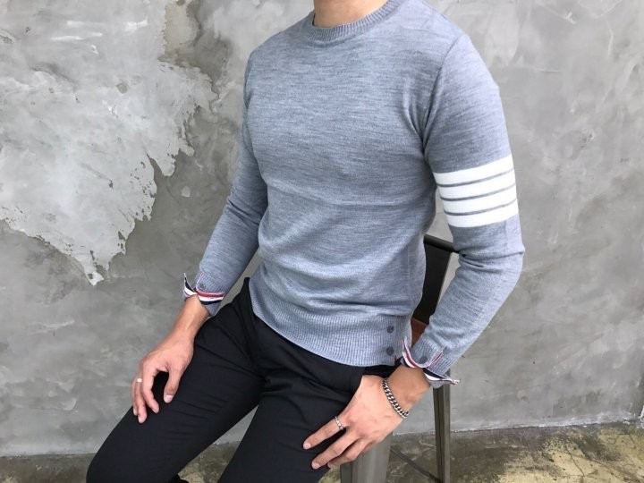 톰브라운 사선 캐시미어 라운드 니트