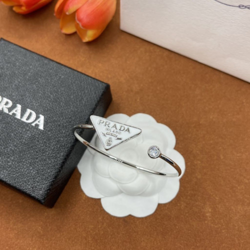 프라다 PDA12 삼각 찡 링 팔찌 실버