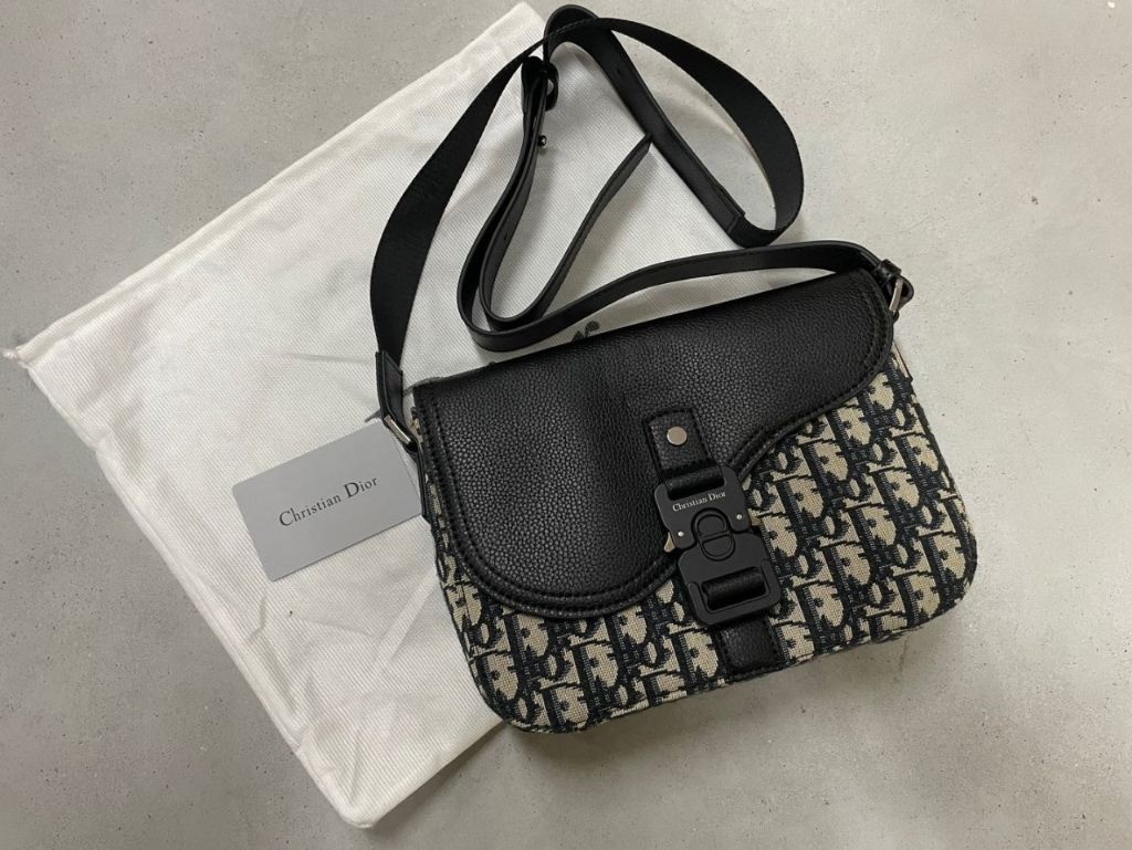 디올 새들 스트랩 메신져백