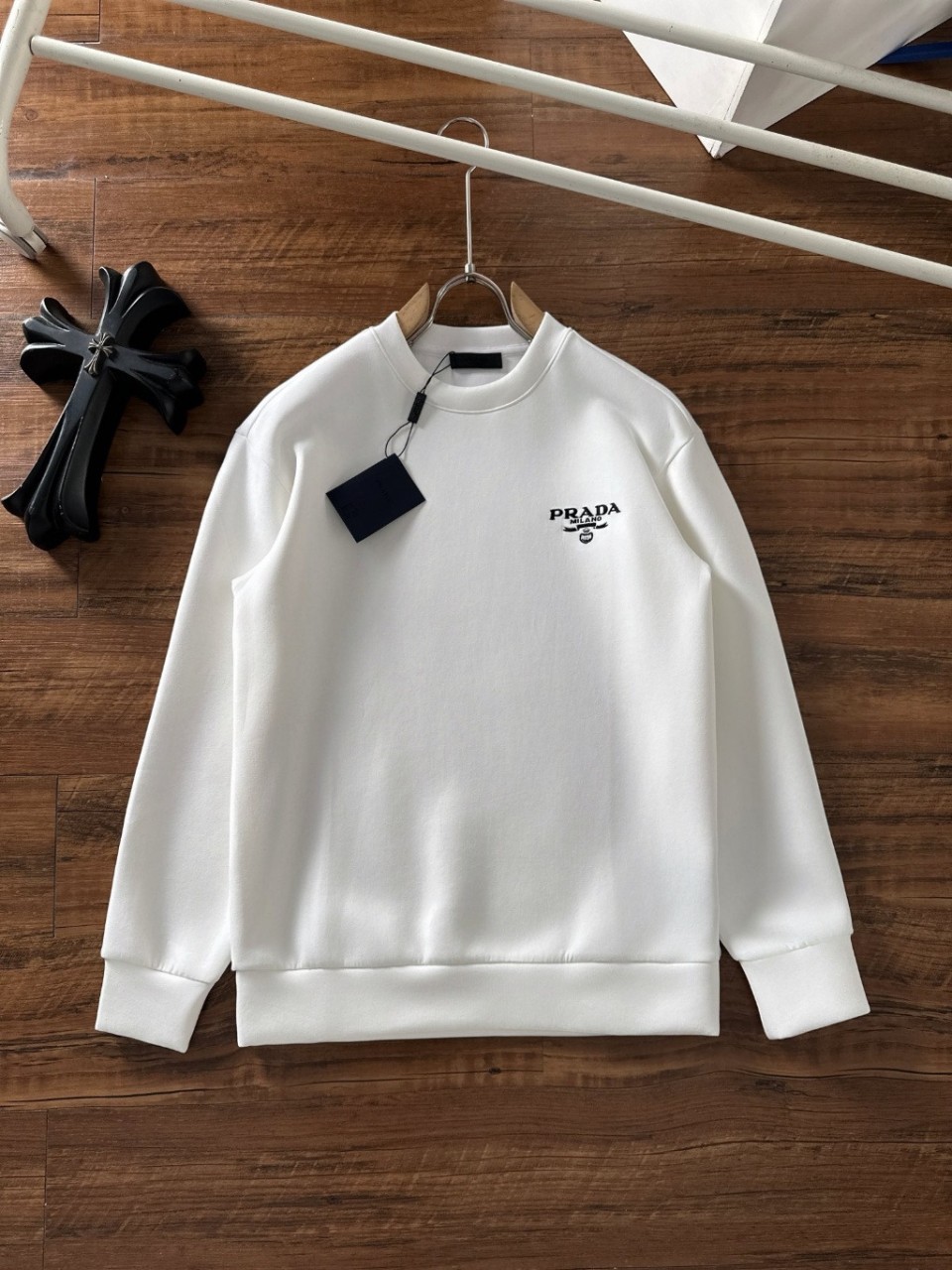 프라다 자수 가슴 로고 맨투맨