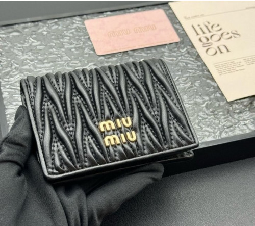 미우미우 3111 마테라쎄 나파 가죽 반지갑 블랙