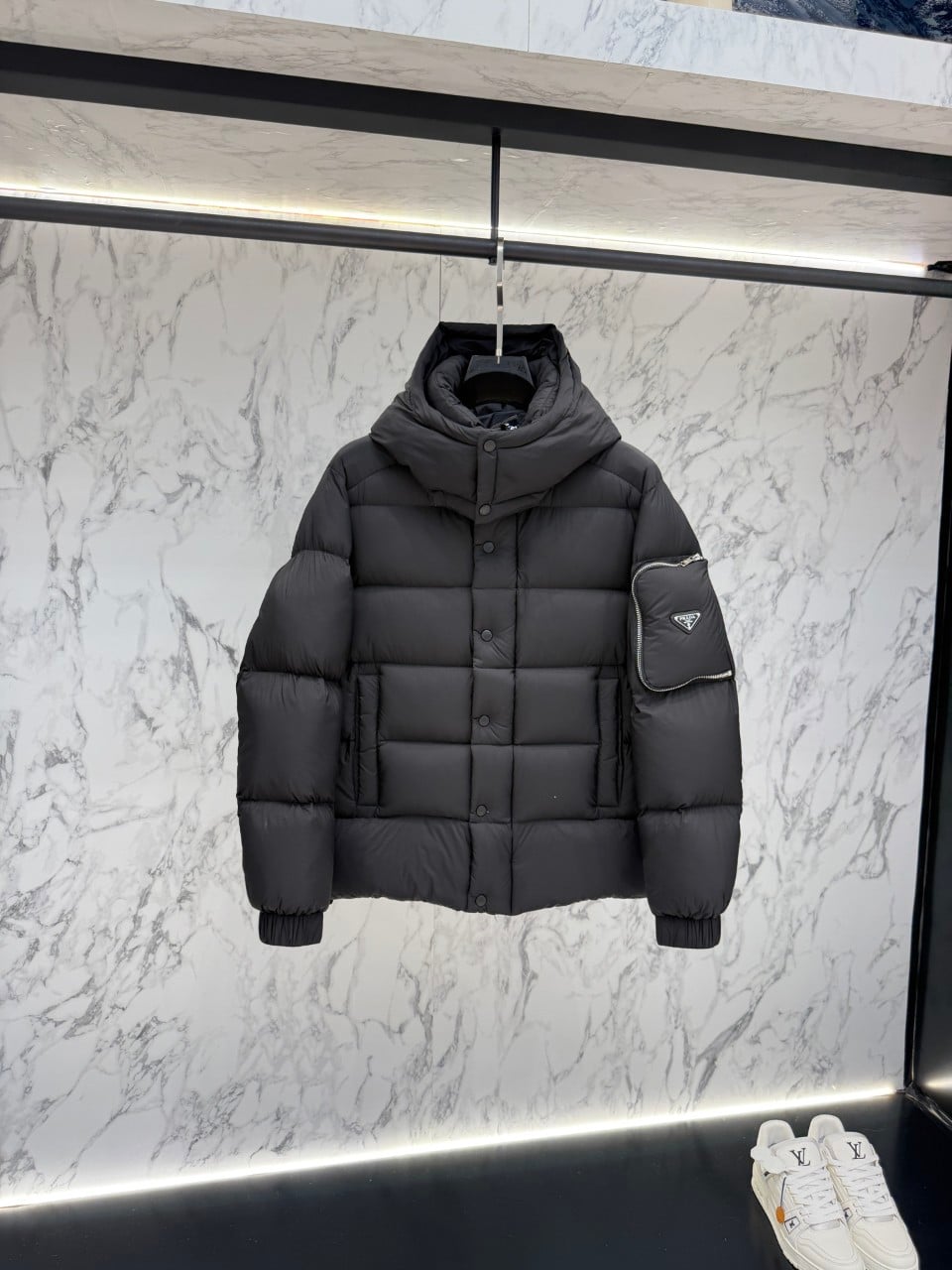 프** 포켓로고 구스다운 후드 패딩 입고~