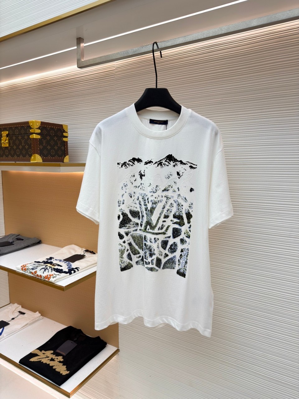 2026 루*이비통 F03 벨벳 자카드 쇼트 슬리브드 반팔 티셔츠 입고~