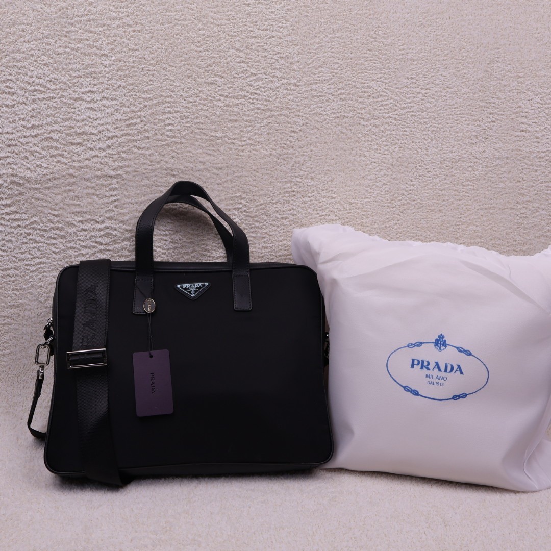 ✨프라다 리나일론 사피아노 브리프케이스 ✨