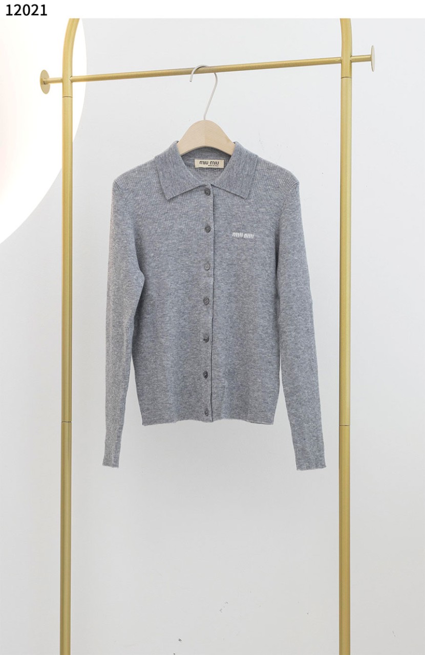 #미우미우 [MIU MIU] 캐시미어 가디건 그레이 신상입고💢 #상의 #니트 #12021