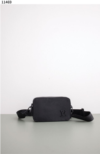 #루이비통 [Louis Vuitton] 알파 웨어러블 남성 메신저 미니 크로스백 신상입고💢 #가방 #11469